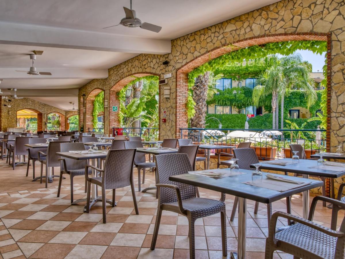 Hotel Caesar Palace Giardini Naxos Ngoại thất bức ảnh